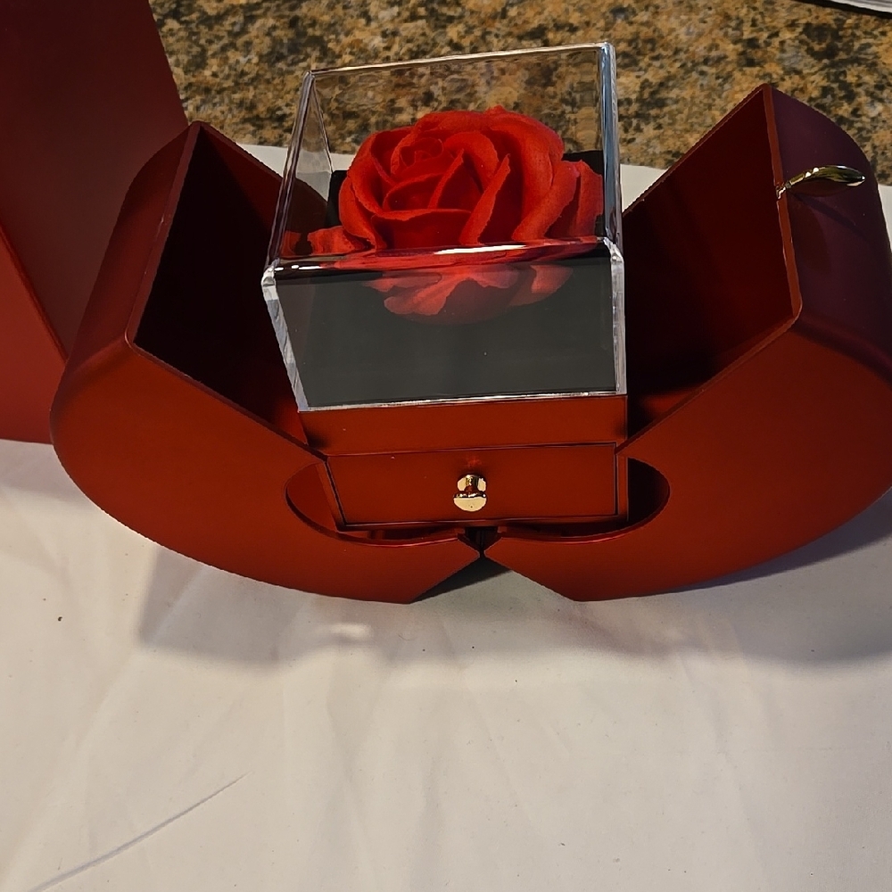 Red Heart-Shaped Jewelry Box with Necklace - Picture 7 of 7